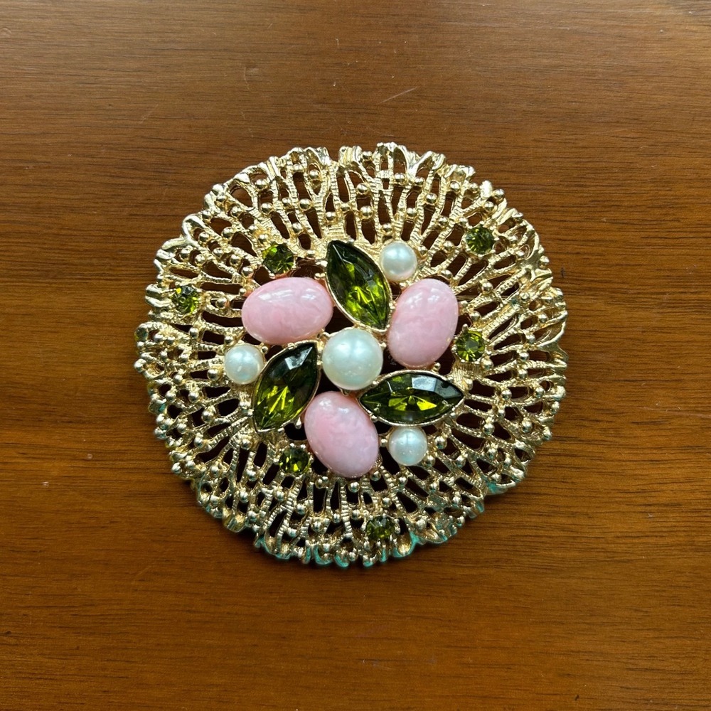 Sarah Coventry Vintage Gold Tone Pink Green Faux Pearl Filigree Brooch Pin
